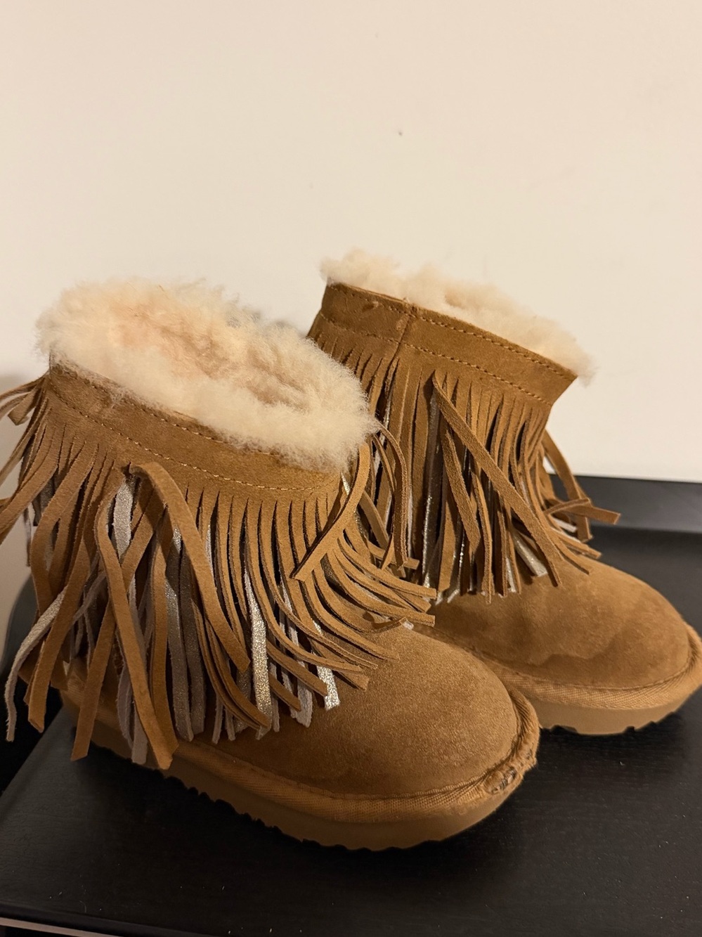UGG Kids Classic Short Fringe Suede Boots Size 9